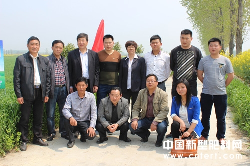 與會(huì)人員合影.jpg